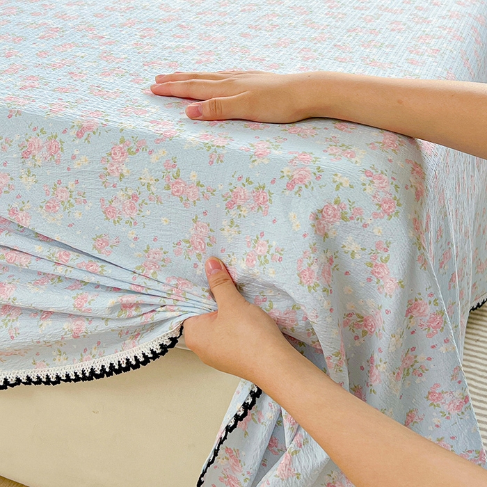 91家纺网 家纺一手货源 找家纺 鑫利来家纺 2025新款云感云感皱皱纱镂空花边床单单床单单品床单单件床单 粉黛-兰