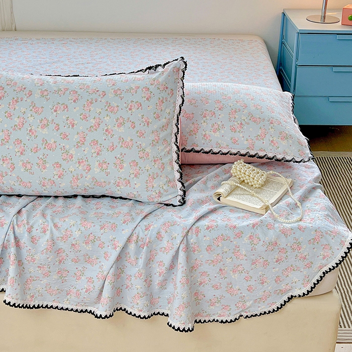 91家纺网 家纺一手货源 找家纺 鑫利来家纺 2025新款云感云感皱皱纱镂空花边床单单床单单品床单单件床单 粉黛-兰