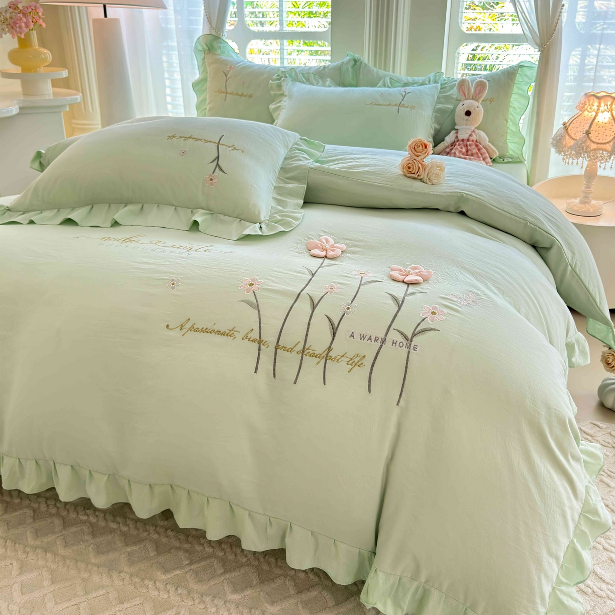 91家纺网 家纺一手货源 找家纺 大麦乐田 2025新款韩版水洗糯小棉立体花刺绣四件套 花田间-绿