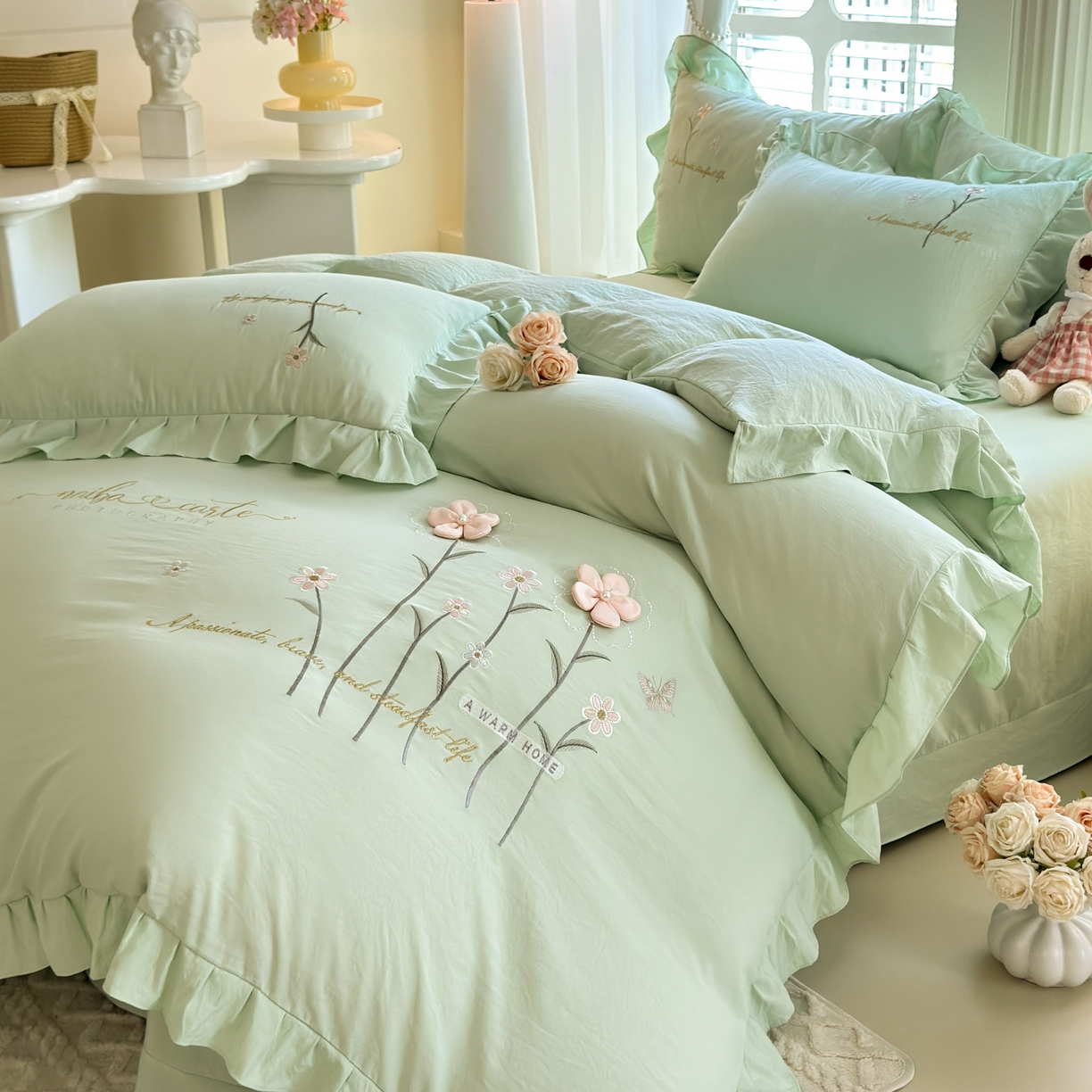 91家纺网 家纺一手货源 找家纺 大麦乐田 2025新款韩版水洗糯小棉立体花刺绣四件套 花田间-绿