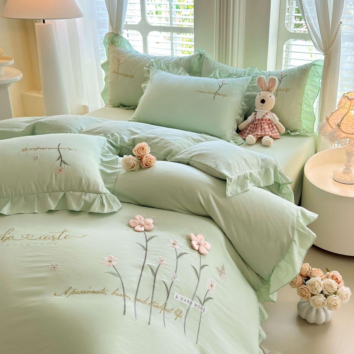 91家纺网 家纺一手货源 找家纺 大麦乐田 2025新款韩版水洗糯小棉立体花刺绣四件套 花田间-绿