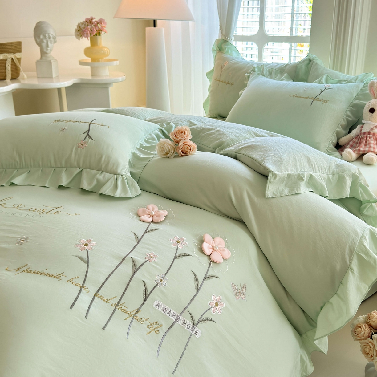 91家纺网 家纺一手货源 找家纺 大麦乐田 2025新款韩版水洗糯小棉立体花刺绣四件套 花田间-绿