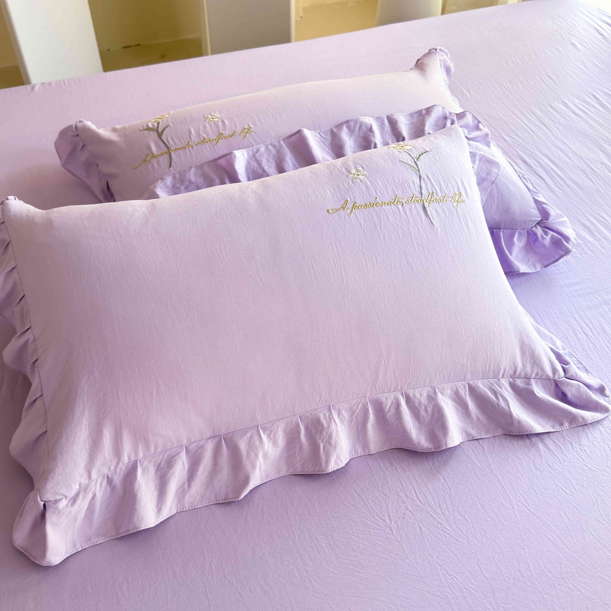 91家纺网 家纺一手货源 找家纺 大麦乐田 2025新款韩版水洗糯小棉立体花刺绣四件套 花田间-紫