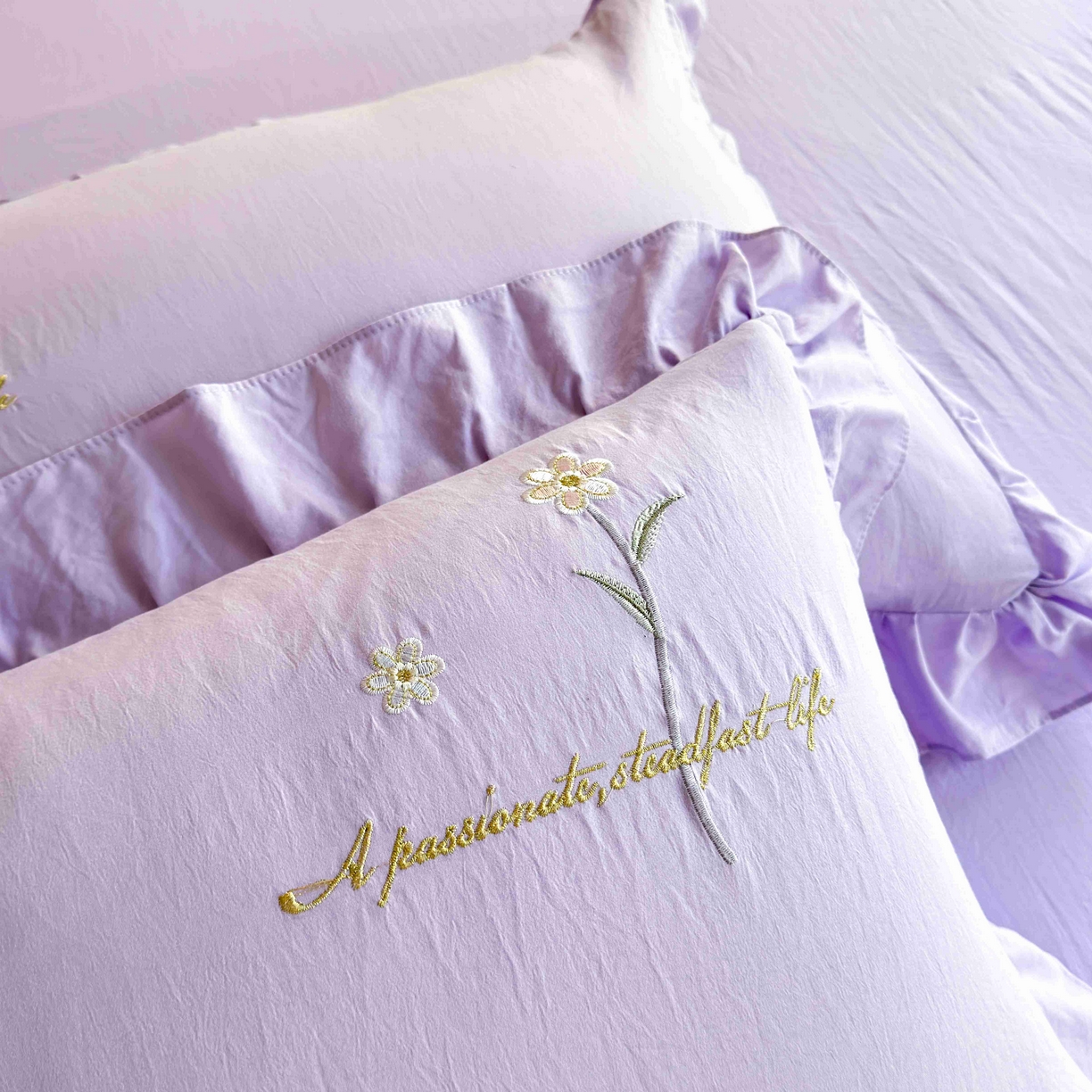 91家纺网 家纺一手货源 找家纺 大麦乐田 2025新款韩版水洗糯小棉立体花刺绣四件套 花田间-紫