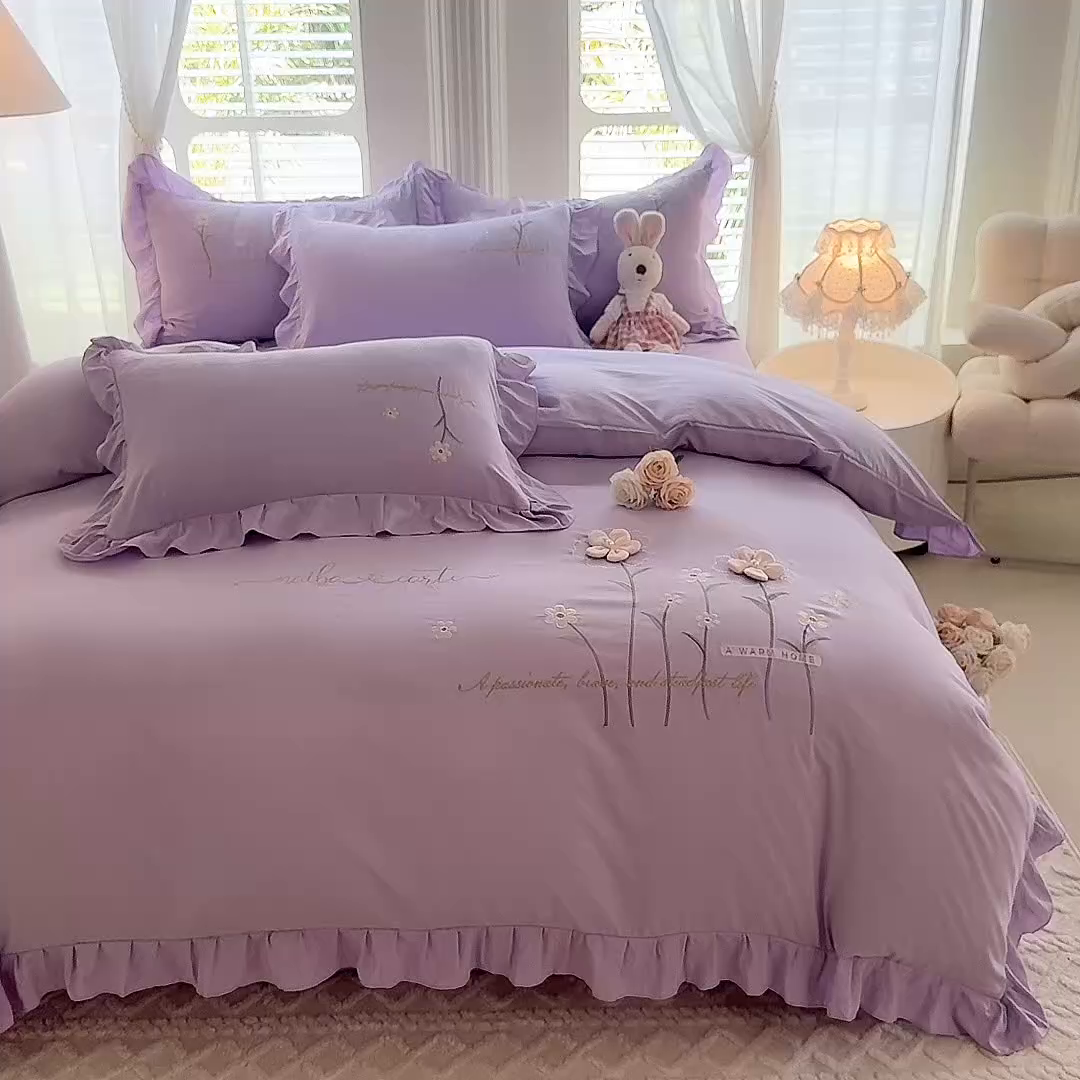 91家纺网 家纺一手货源 找家纺 大麦乐田 2025新款韩版水洗糯小棉立体花刺绣四件套 花田间-紫