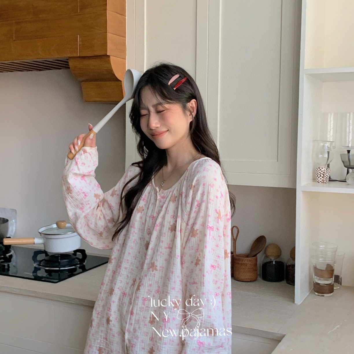 91家纺网 家纺一手货源 找家纺 纽约生活 2025新款绉布圆领开扣长袖长裤（会员-5） 蝴蝶结粉熊