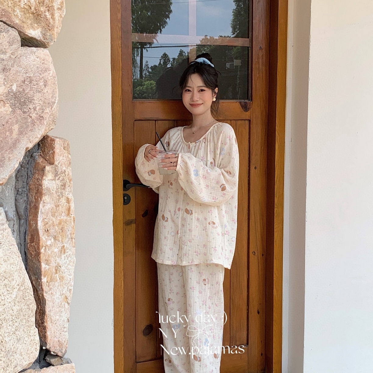 纽约生活 2025新款绉布圆领开扣长袖长裤（会员-5） 花花狗