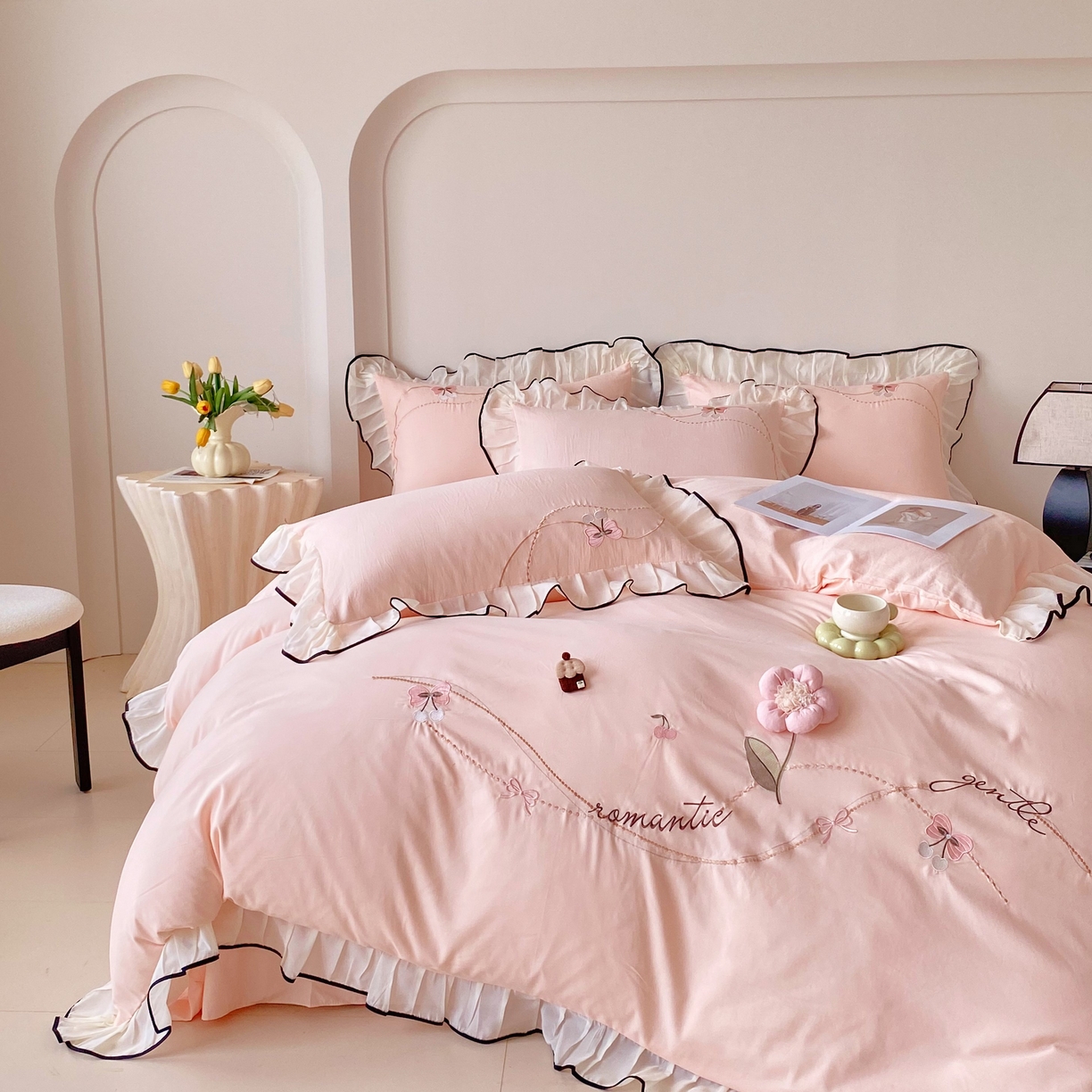 91家纺网 家纺一手货源 找家纺 （总）大麦乐田 2025新款公主风水洗糯小棉少女心柔软立体花刺绣蕾丝花边四件套