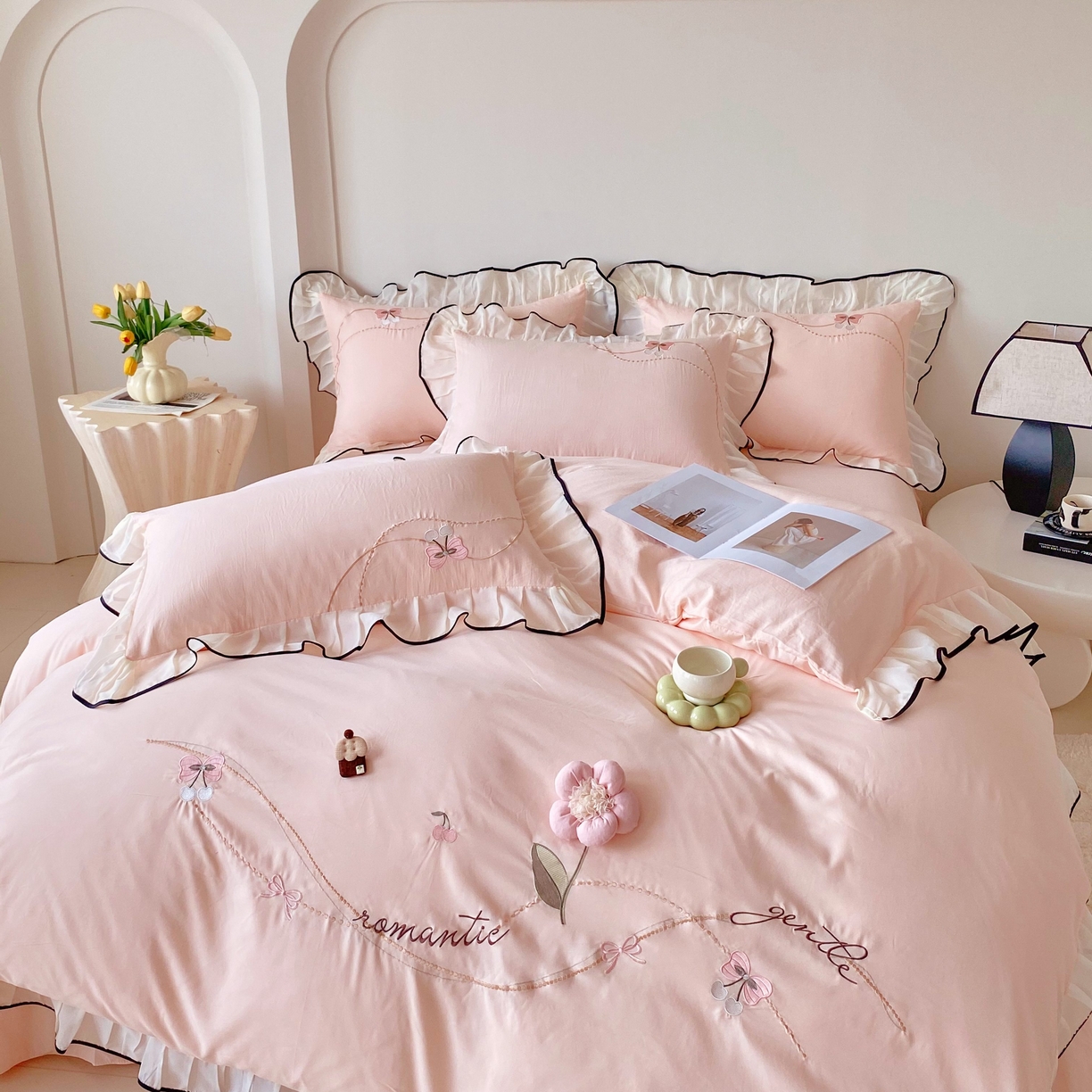 91家纺网 家纺一手货源 找家纺 大麦乐田 2025新款公主风水洗糯小棉少女心柔软立体花刺绣蕾丝花边四件套 浪漫海风-嫩玉