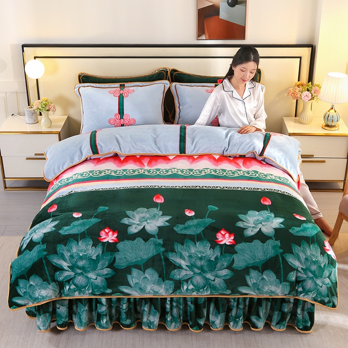 91家纺网 家纺一手货源 找家纺 橘姿 2025新款8-9斤床裙款牛奶绒四件套金貂绒法兰绒宝宝绒 荷塘月色