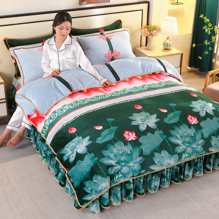 91家纺网 家纺一手货源 找家纺 橘姿 2025新款8-9斤床裙款牛奶绒四件套金貂绒法兰绒宝宝绒 荷塘月色