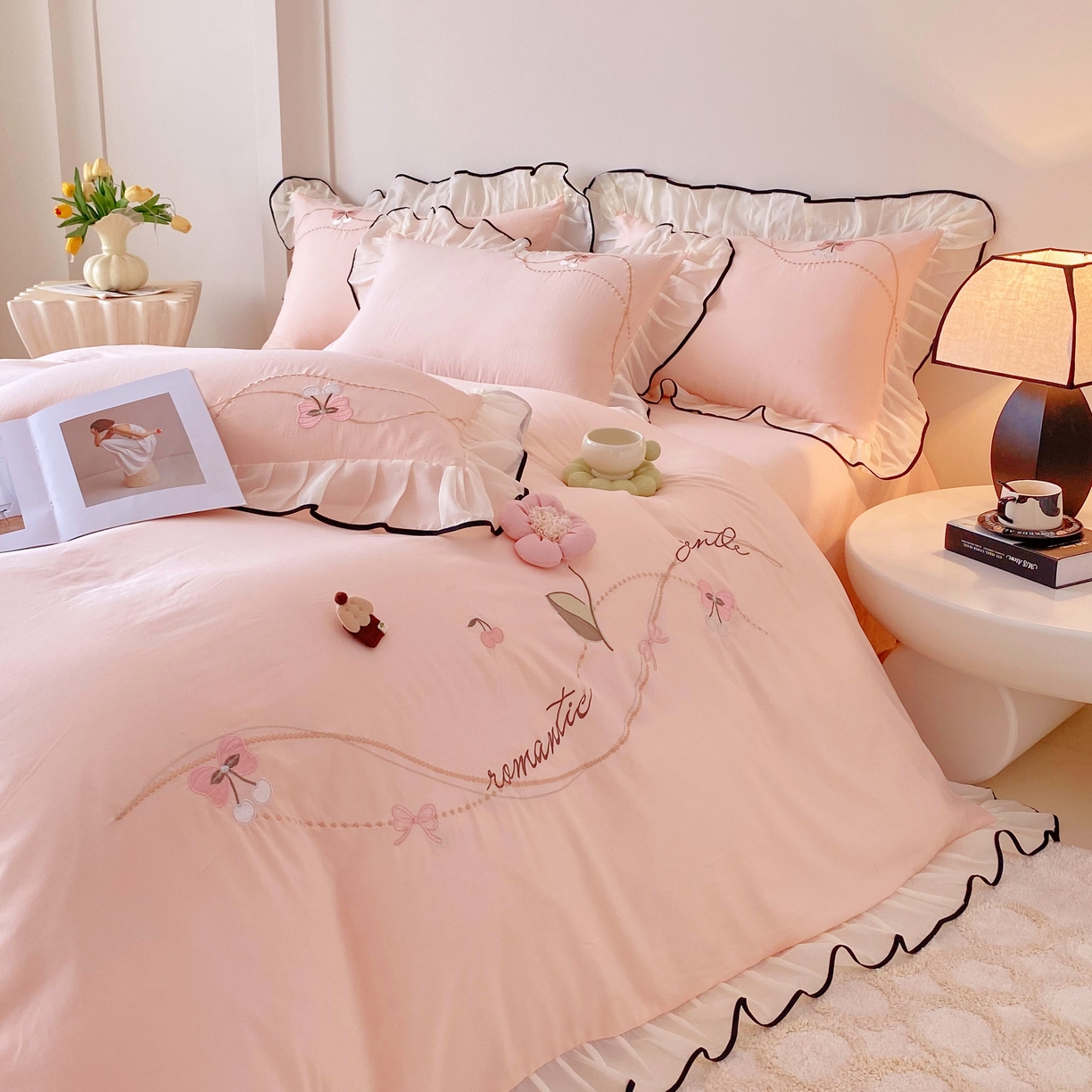 91家纺网 家纺一手货源 找家纺 大麦乐田 2025新款公主风水洗糯小棉少女心柔软立体花刺绣蕾丝花边四件套 浪漫海风-嫩玉