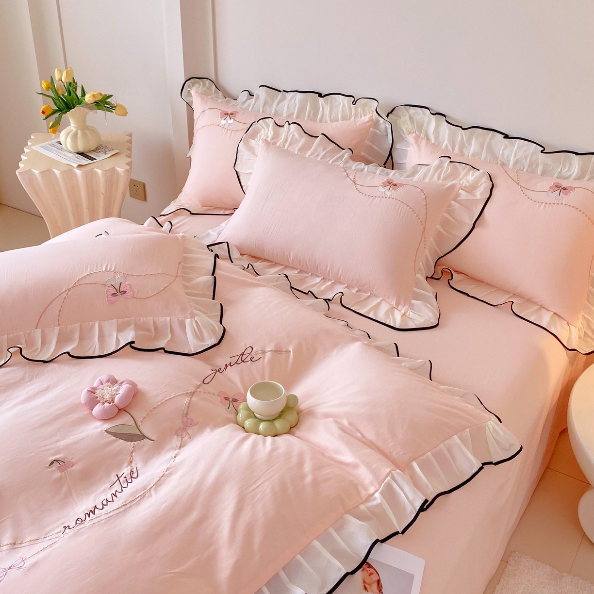 91家纺网 家纺一手货源 找家纺 大麦乐田 2025新款公主风水洗糯小棉少女心柔软立体花刺绣蕾丝花边四件套 浪漫海风-嫩玉