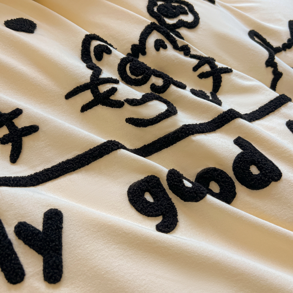 91家纺网 家纺一手货源 找家纺 多乐家纺 2025新款全棉纯棉磨毛毛巾绣四件套 好朋友