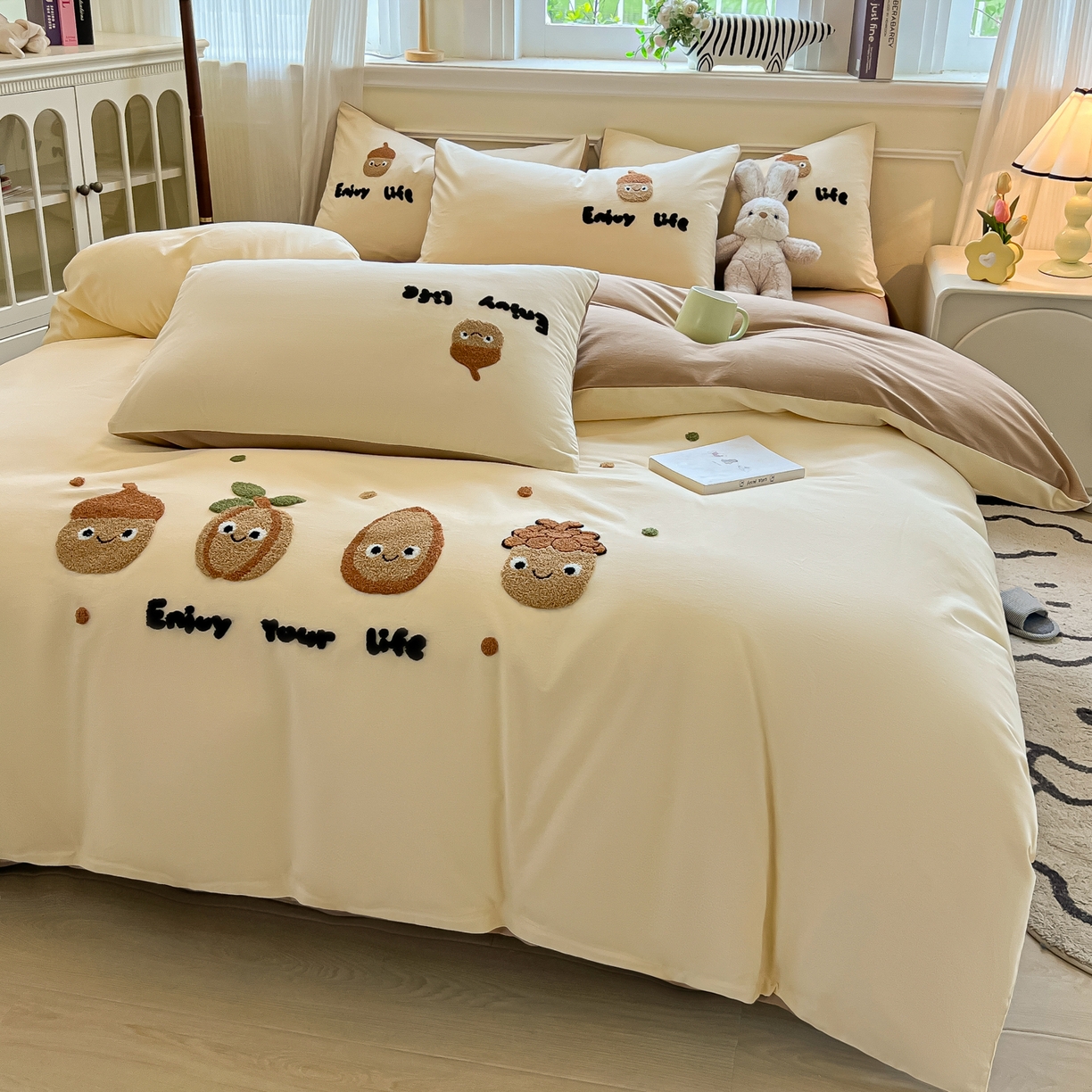 91家纺网 家纺一手货源 找家纺 多乐家纺 2025新款全棉纯棉磨毛毛巾绣四件套 坚果家族—奶咖