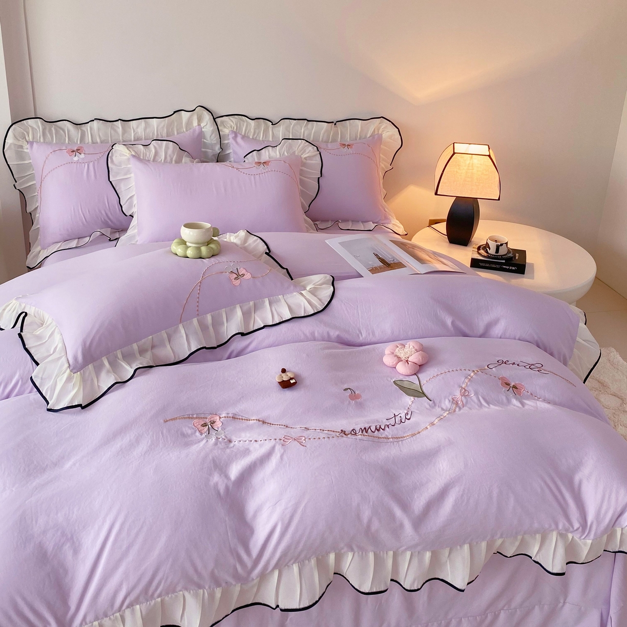 91家纺网 家纺一手货源 找家纺 大麦乐田 2025新款公主风水洗糯小棉少女心柔软立体花刺绣蕾丝花边四件套 浪漫海风-嫩紫