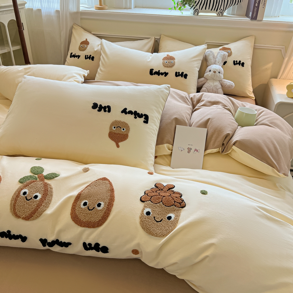 91家纺网 家纺一手货源 找家纺 多乐家纺 2025新款全棉纯棉磨毛毛巾绣四件套 坚果家族—奶咖