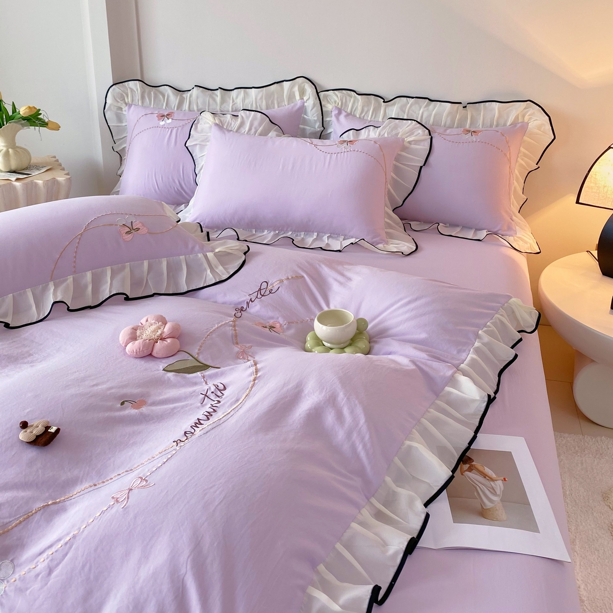 91家纺网 家纺一手货源 找家纺 大麦乐田 2025新款公主风水洗糯小棉少女心柔软立体花刺绣蕾丝花边四件套 浪漫海风-嫩紫