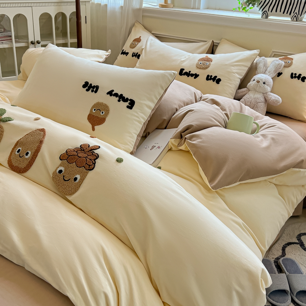 91家纺网 家纺一手货源 找家纺 多乐家纺 2025新款全棉纯棉磨毛毛巾绣四件套 坚果家族—奶咖