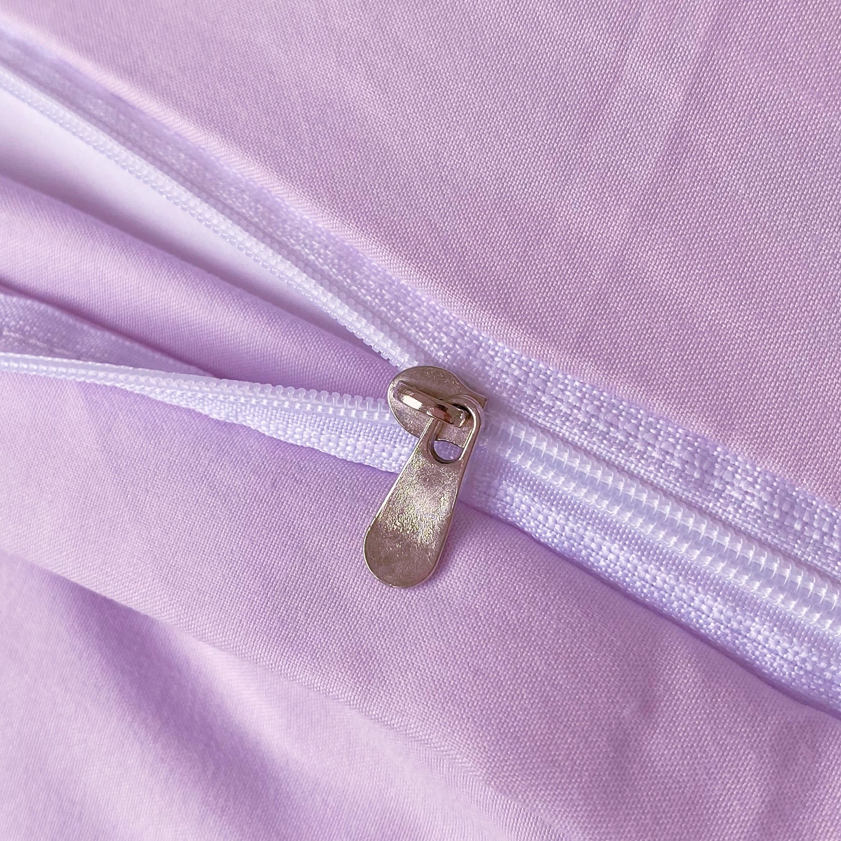 91家纺网 家纺一手货源 找家纺 大麦乐田 2025新款公主风水洗糯小棉少女心柔软立体花刺绣蕾丝花边四件套 浪漫海风-嫩紫