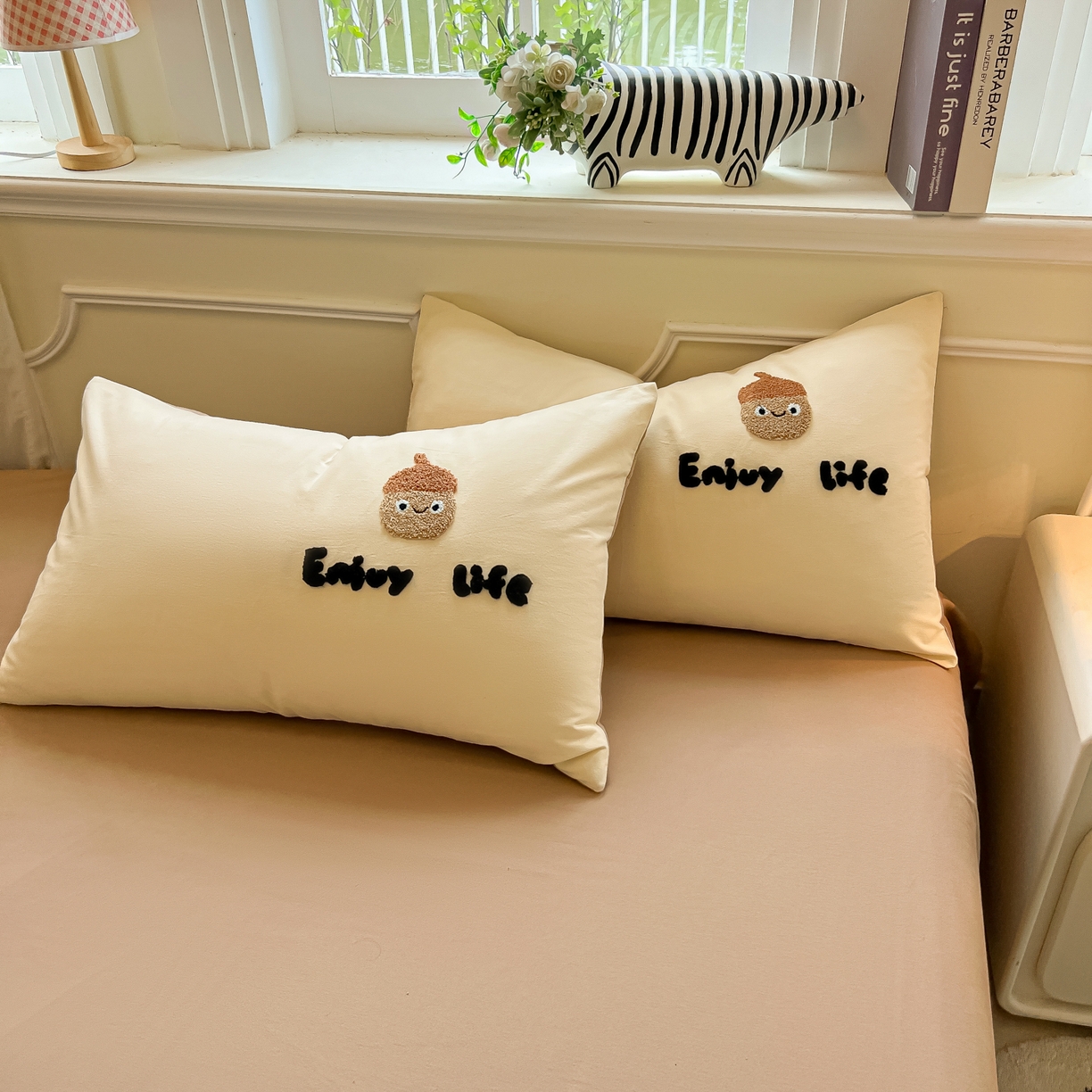 91家纺网 家纺一手货源 找家纺 多乐家纺 2025新款全棉纯棉磨毛毛巾绣四件套 坚果家族—奶咖