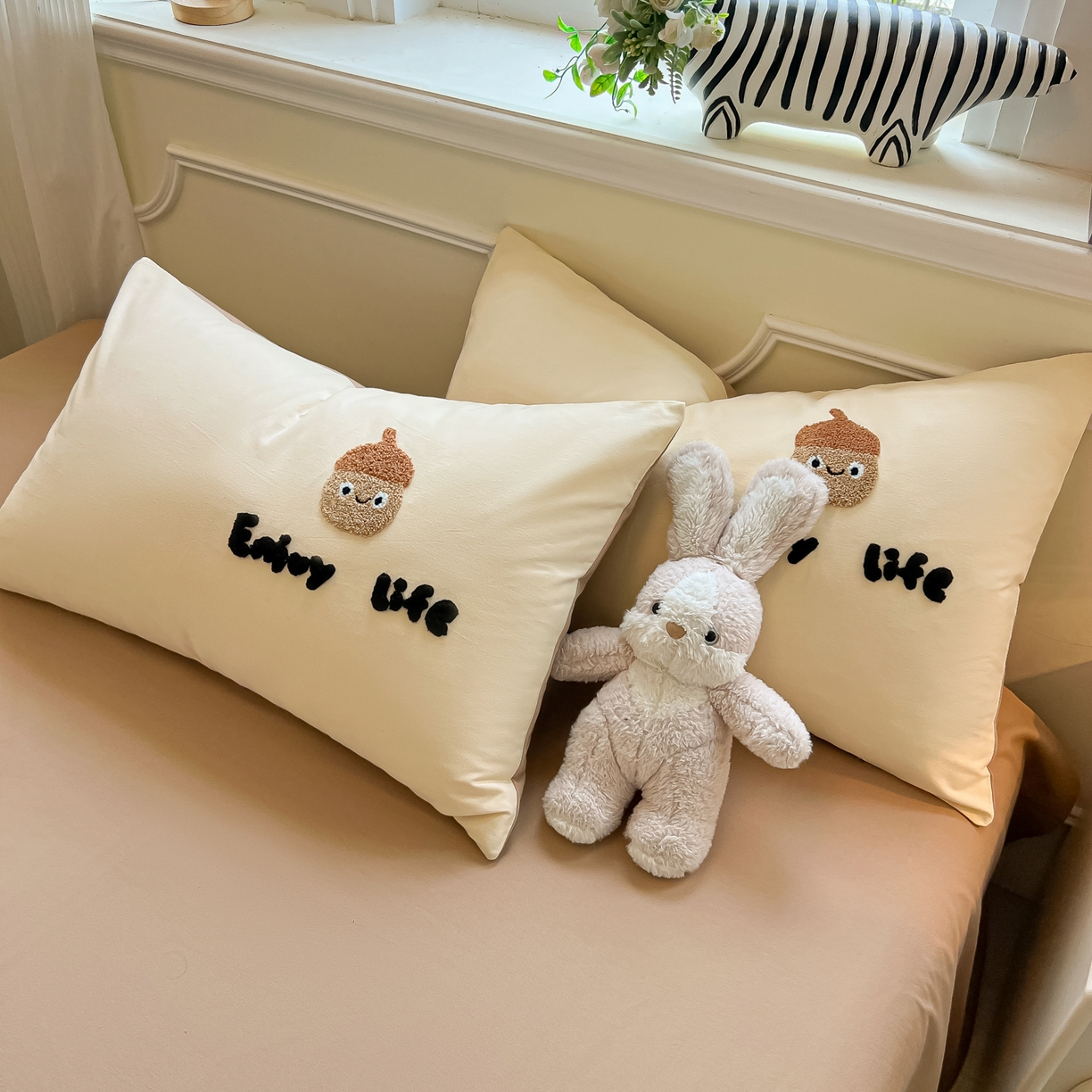 91家纺网 家纺一手货源 找家纺 多乐家纺 2025新款全棉纯棉磨毛毛巾绣四件套 坚果家族—奶咖