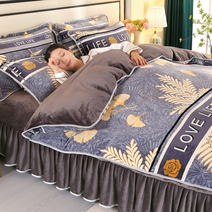 91家纺网 家纺一手货源 找家纺 橘姿 2025新款8-9斤床裙款牛奶绒四件套金貂绒法兰绒宝宝绒 静若幽香