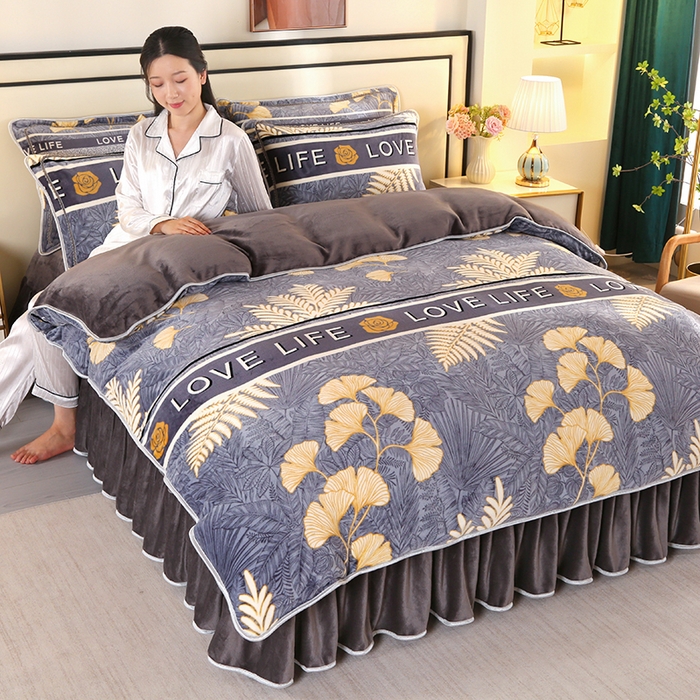 91家纺网 家纺一手货源 找家纺 橘姿 2025新款8-9斤床裙款牛奶绒四件套金貂绒法兰绒宝宝绒 静若幽香