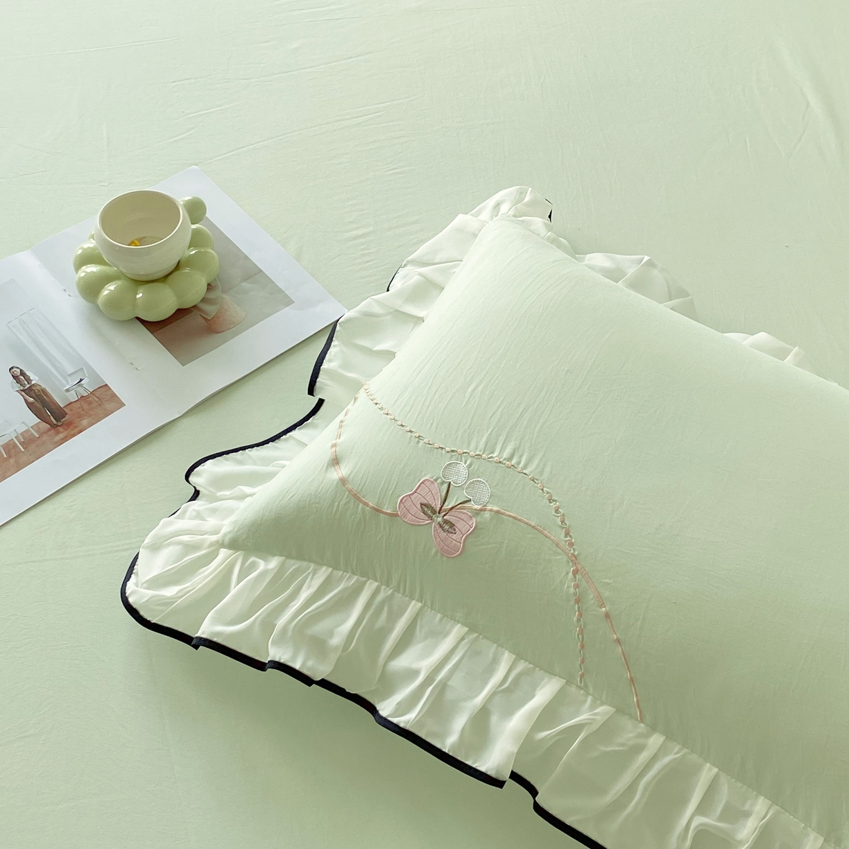 91家纺网 家纺一手货源 找家纺 大麦乐田 2025新款公主风水洗糯小棉少女心柔软立体花刺绣蕾丝花边四件套 浪漫海风-嫩绿