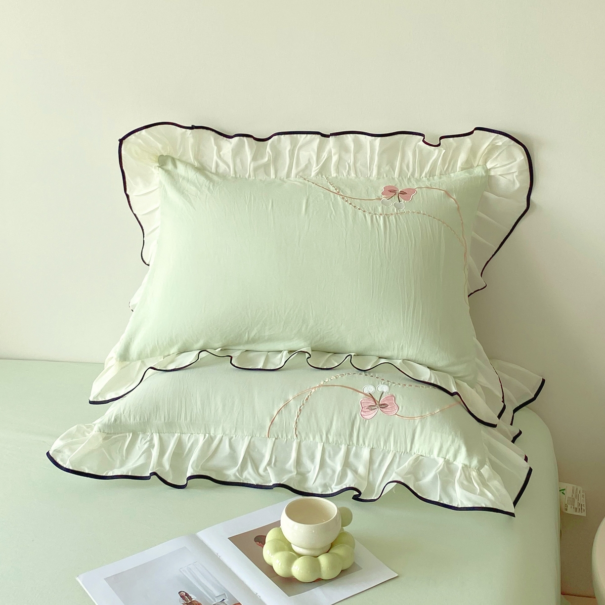 91家纺网 家纺一手货源 找家纺 大麦乐田 2025新款公主风水洗糯小棉少女心柔软立体花刺绣蕾丝花边四件套 浪漫海风-嫩绿