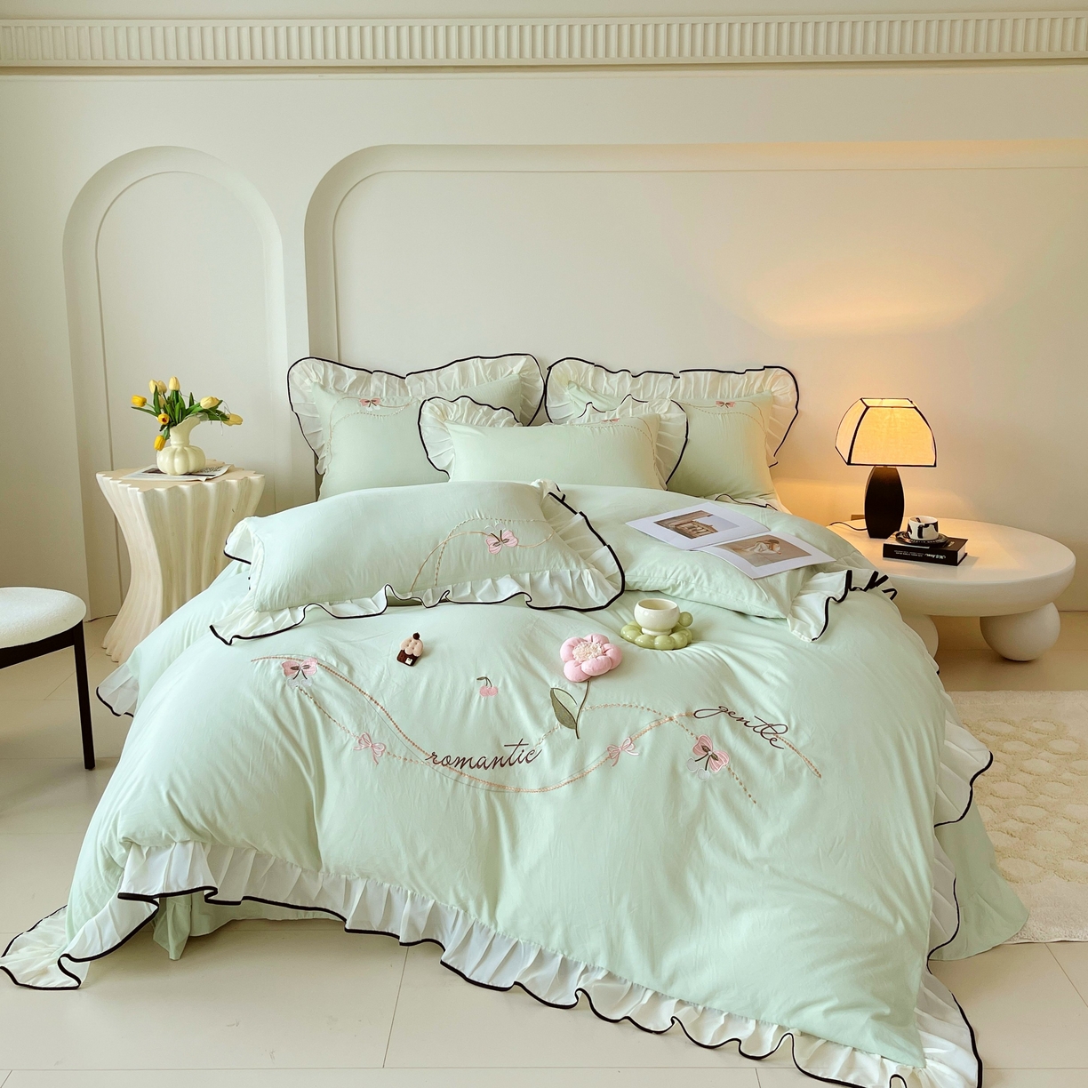 91家纺网 家纺一手货源 找家纺 大麦乐田 2025新款公主风水洗糯小棉少女心柔软立体花刺绣蕾丝花边四件套 浪漫海风-嫩绿