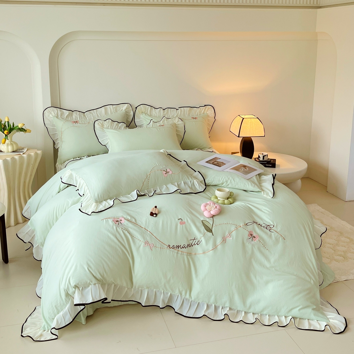 91家纺网 家纺一手货源 找家纺 大麦乐田 2025新款公主风水洗糯小棉少女心柔软立体花刺绣蕾丝花边四件套 浪漫海风-嫩绿