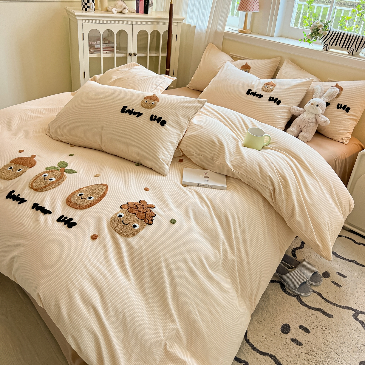 91家纺网 家纺一手货源 找家纺 多乐家纺 2025新款全棉纯棉磨毛毛巾绣四件套 坚果家族—细条咖