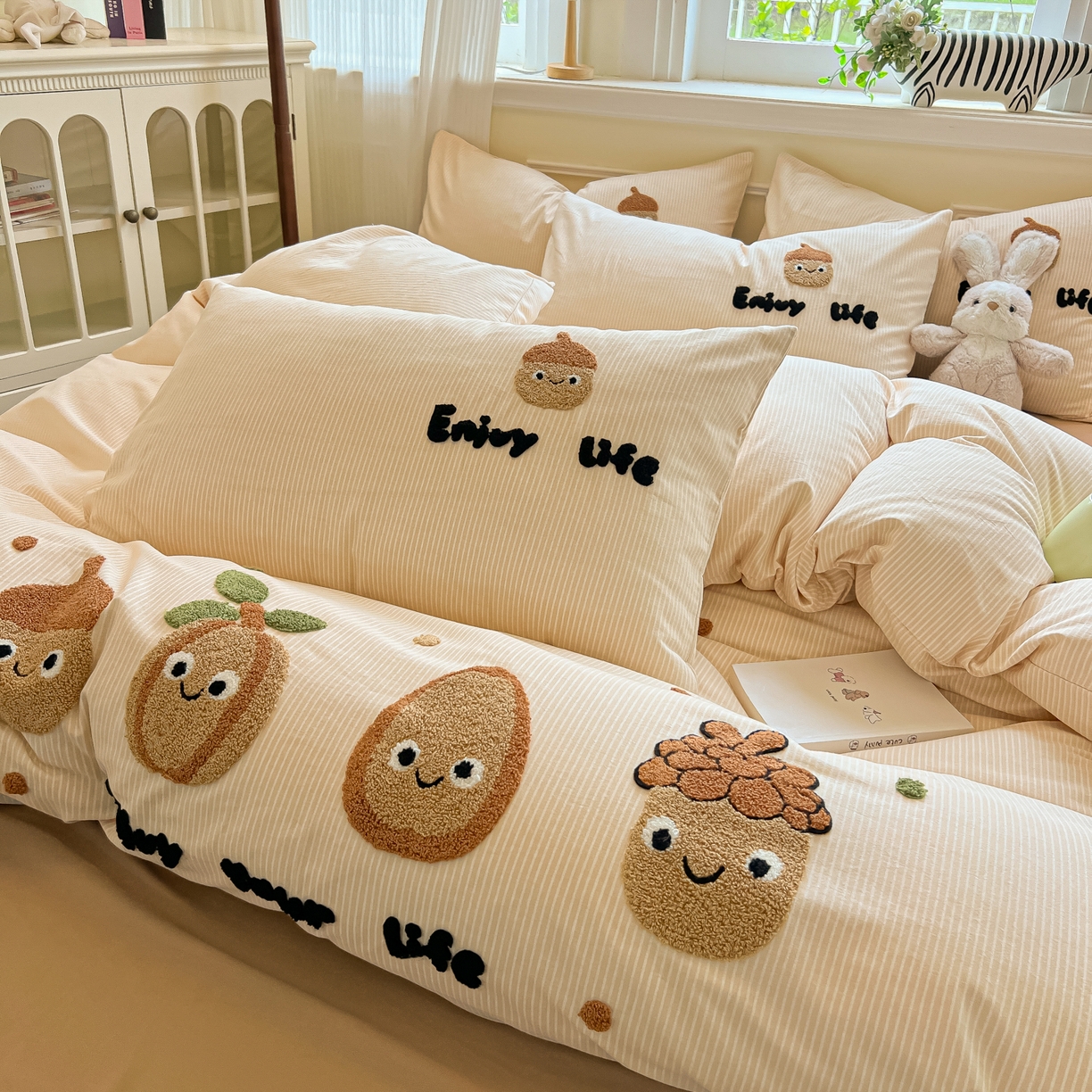 91家纺网 家纺一手货源 找家纺 多乐家纺 2025新款全棉纯棉磨毛毛巾绣四件套 坚果家族—细条咖