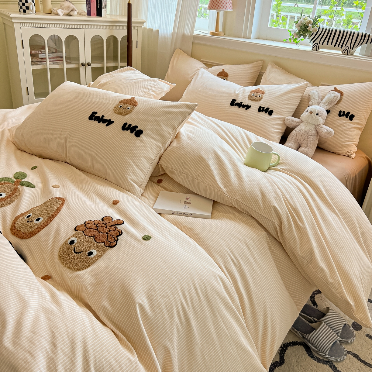 91家纺网 家纺一手货源 找家纺 多乐家纺 2025新款全棉纯棉磨毛毛巾绣四件套 坚果家族—细条咖