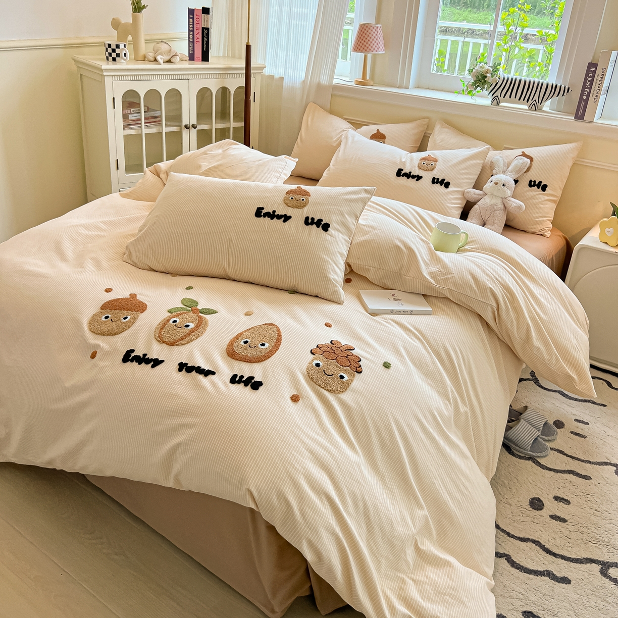 91家纺网 家纺一手货源 找家纺 多乐家纺 2025新款全棉纯棉磨毛毛巾绣四件套 坚果家族—细条咖