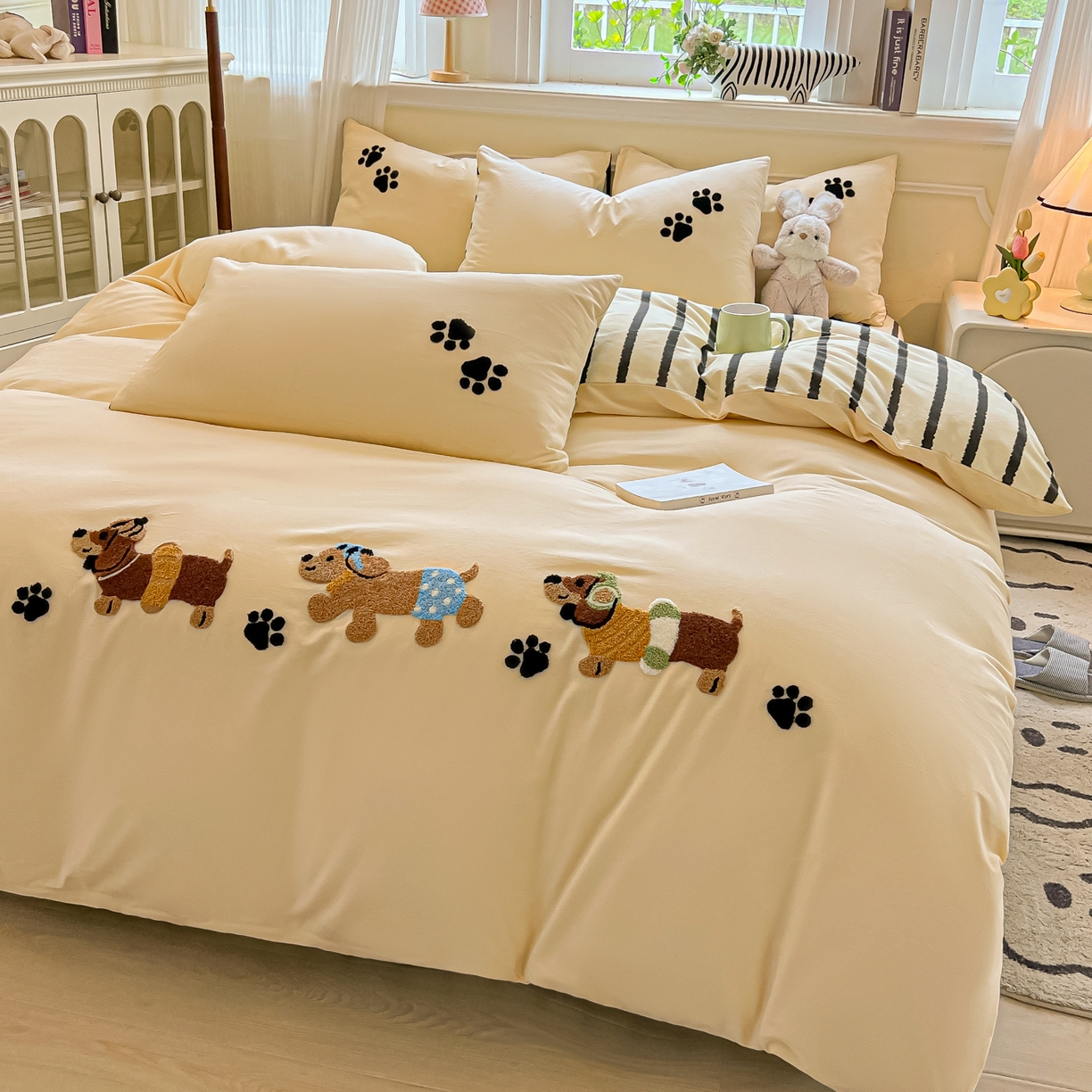 91家纺网 家纺一手货源 找家纺 多乐家纺 2025新款全棉纯棉磨毛毛巾绣四件套 腊肠萌犬—黑条