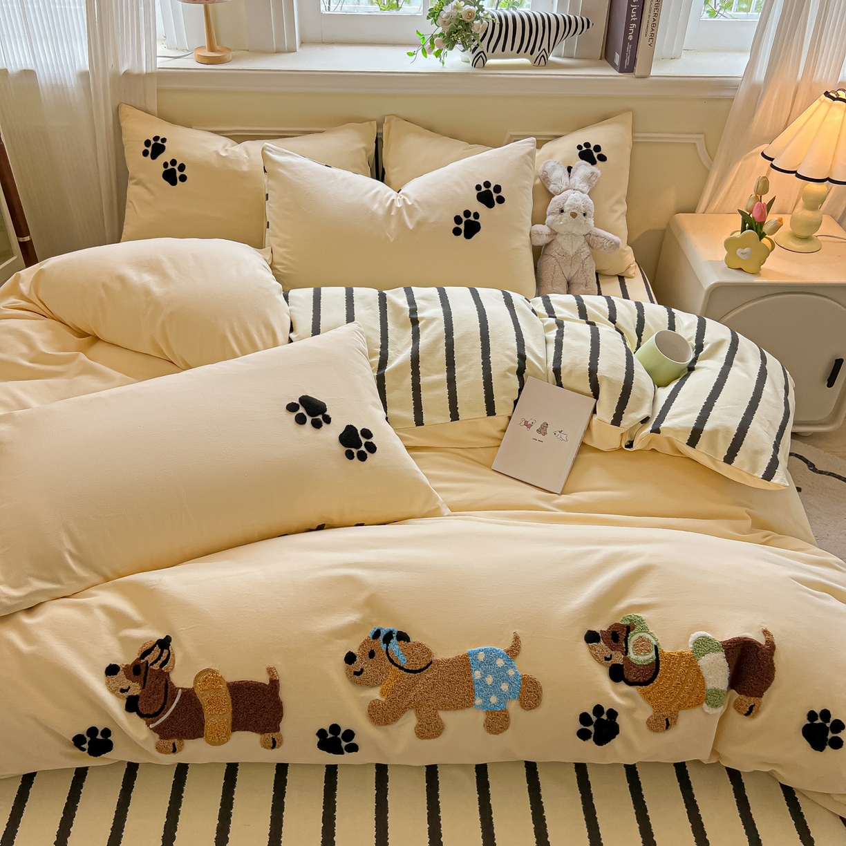 91家纺网 家纺一手货源 找家纺 多乐家纺 2025新款全棉纯棉磨毛毛巾绣四件套 腊肠萌犬—黑条