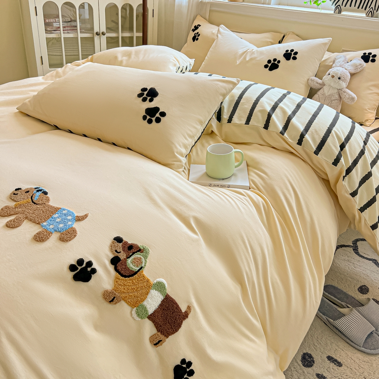 91家纺网 家纺一手货源 找家纺 多乐家纺 2025新款全棉纯棉磨毛毛巾绣四件套 腊肠萌犬—黑条