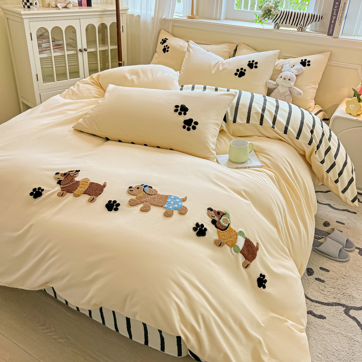 91家纺网 家纺一手货源 找家纺 多乐家纺 2025新款全棉纯棉磨毛毛巾绣四件套 腊肠萌犬—黑条