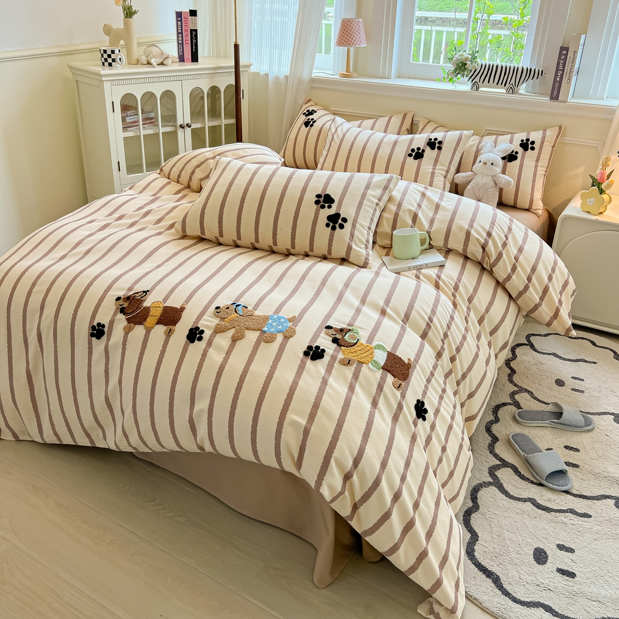 91家纺网 家纺一手货源 找家纺 多乐家纺 2025新款全棉纯棉磨毛毛巾绣四件套 腊肠萌犬—咖条