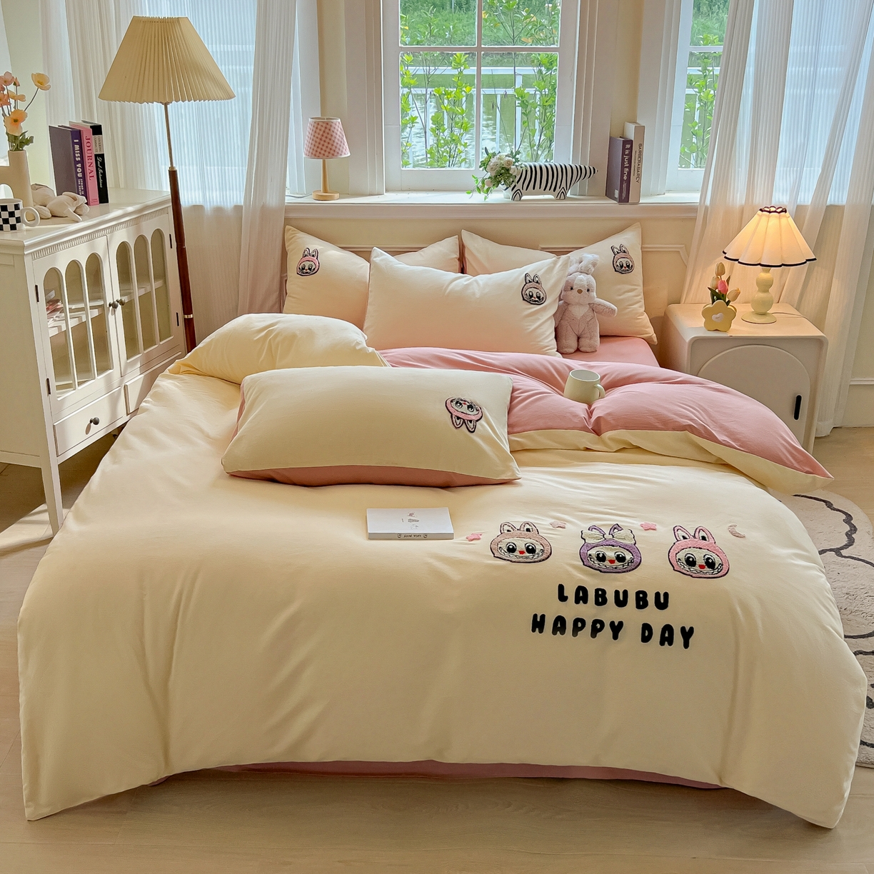 91家纺网 家纺一手货源 找家纺 多乐家纺 2025新款全棉纯棉磨毛毛巾绣四件套 三只兔子-奶粉