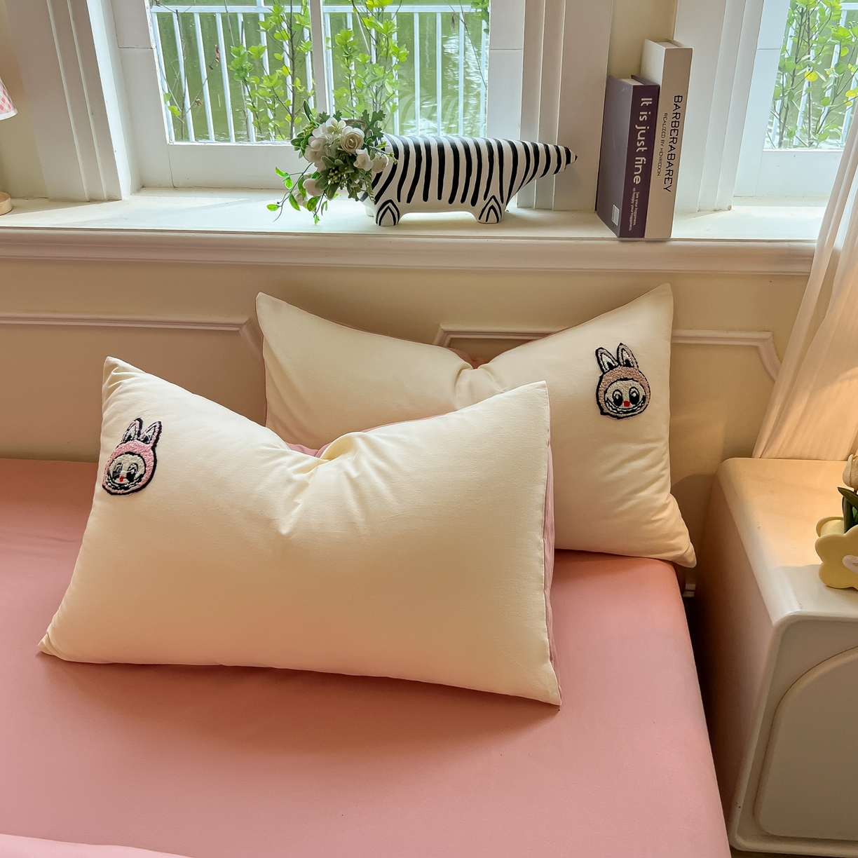 91家纺网 家纺一手货源 找家纺 多乐家纺 2025新款全棉纯棉磨毛毛巾绣四件套 三只兔子-奶粉