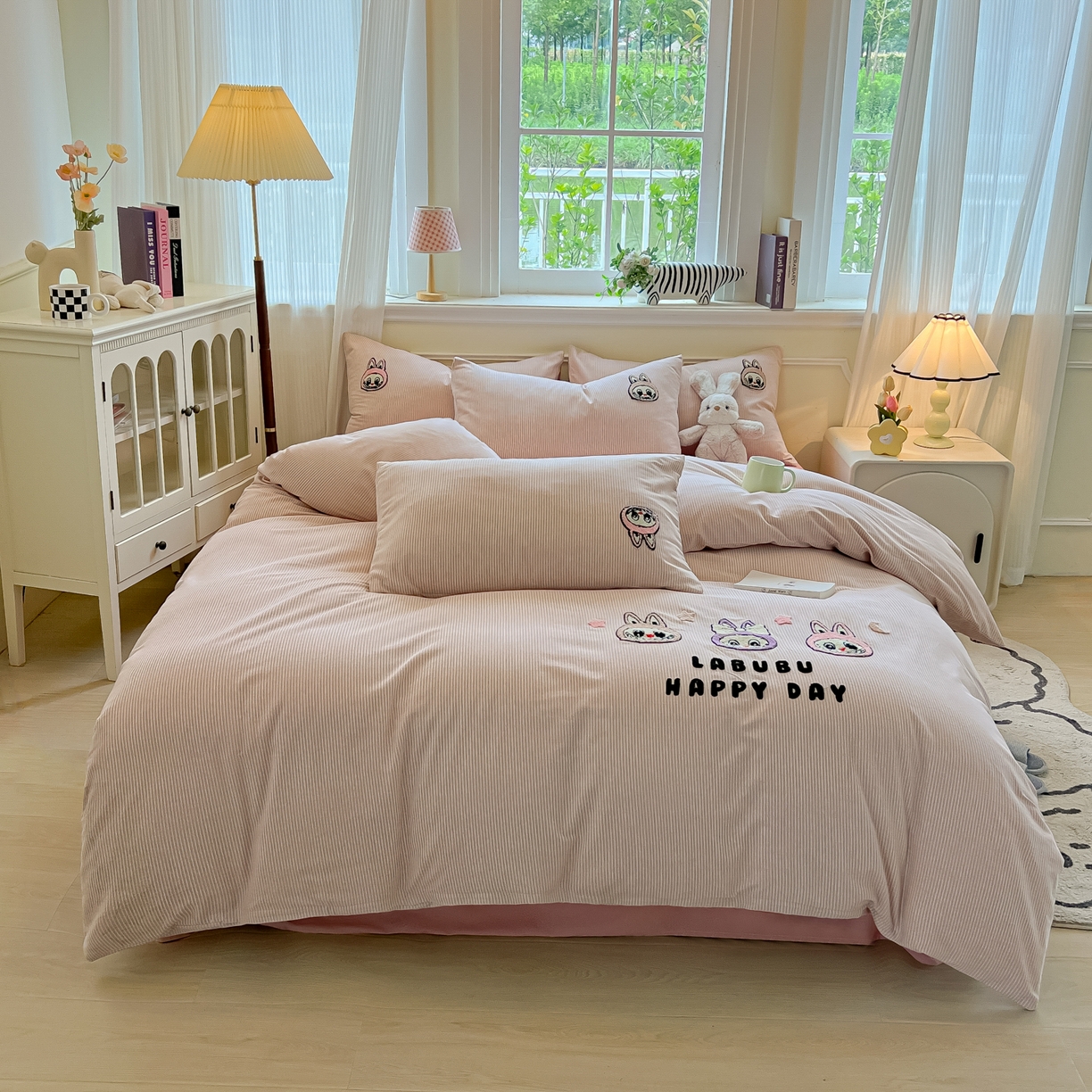 91家纺网 家纺一手货源 找家纺 多乐家纺 2025新款全棉纯棉磨毛毛巾绣四件套 三只兔子-细粉条