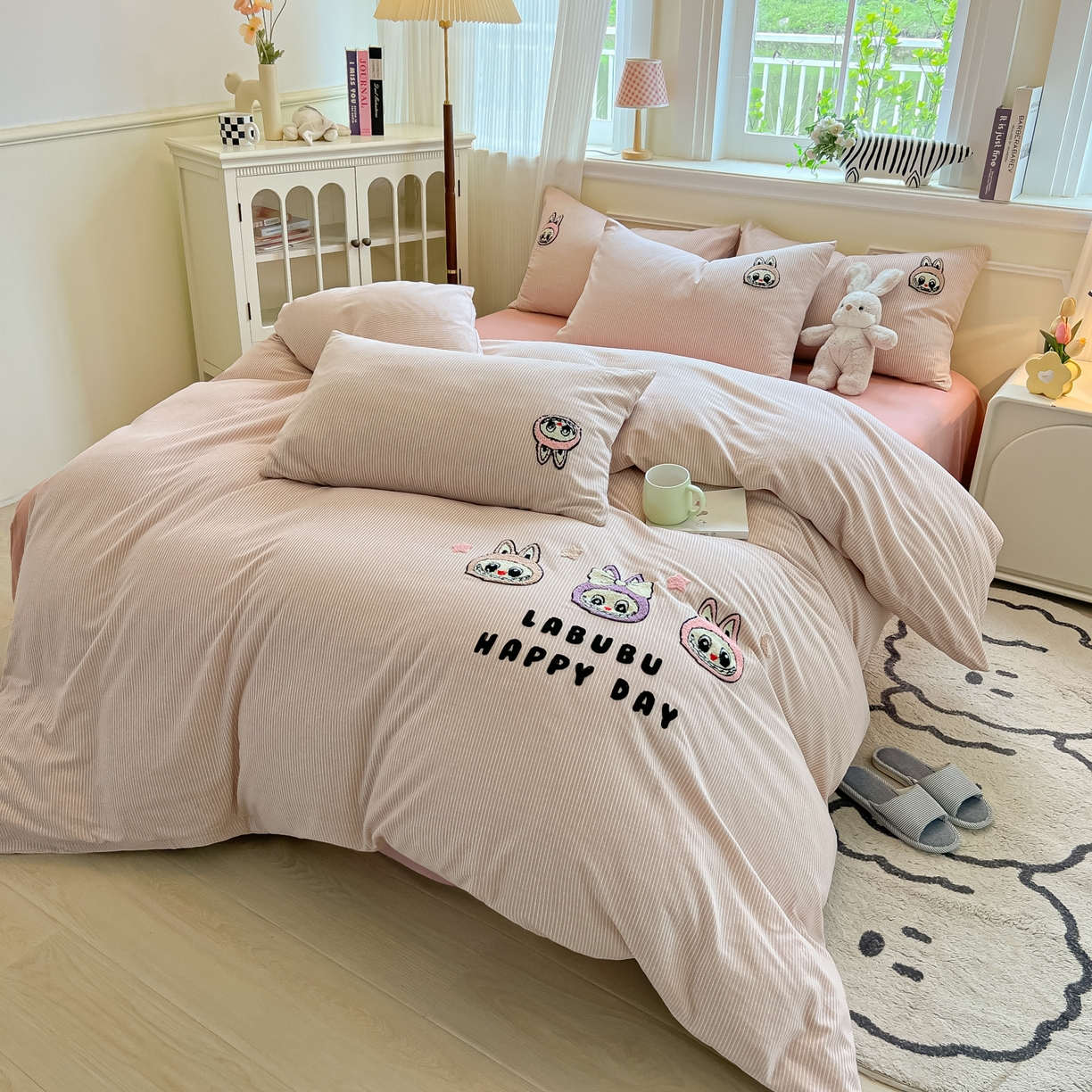 91家纺网 家纺一手货源 找家纺 多乐家纺 2025新款全棉纯棉磨毛毛巾绣四件套 三只兔子-细粉条