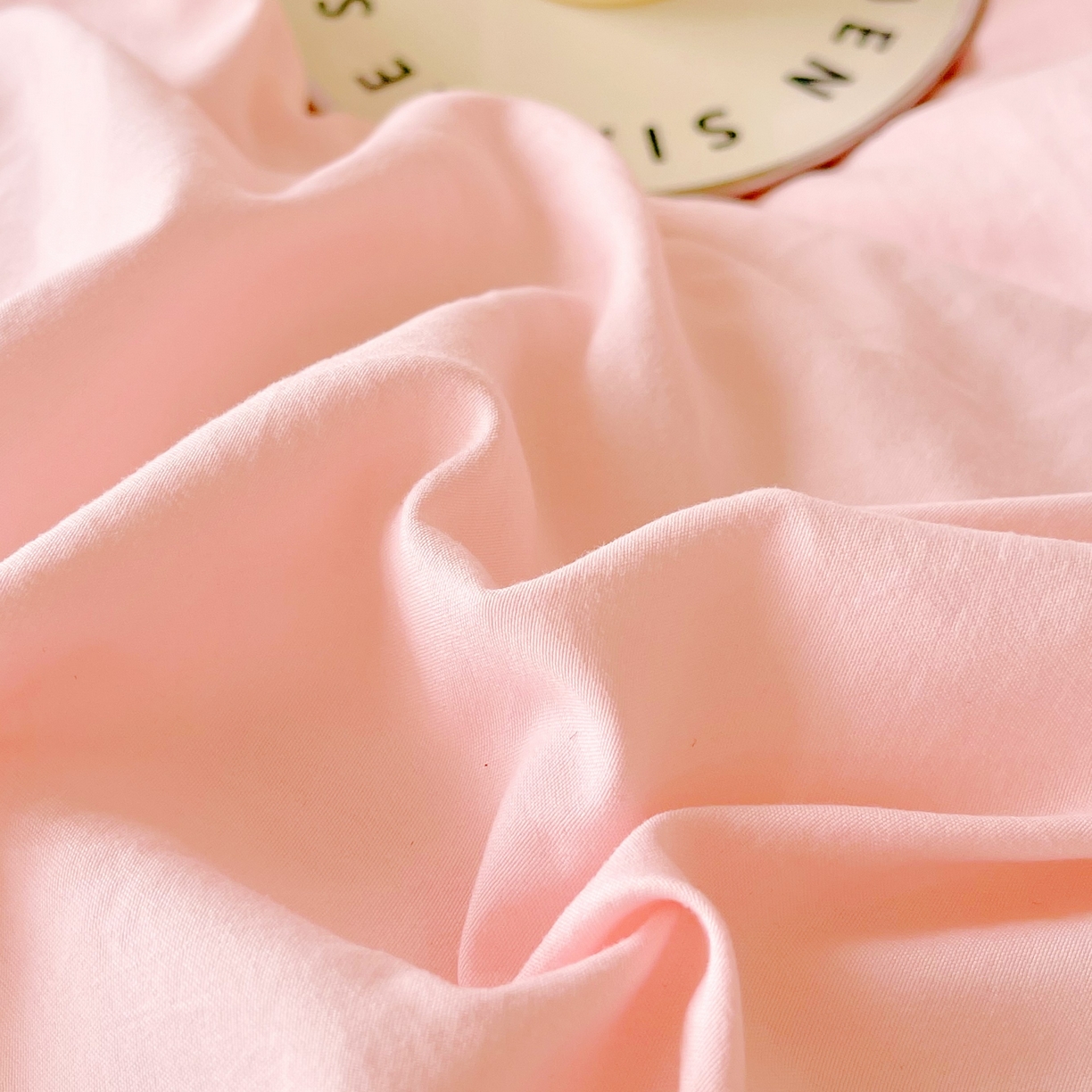 91家纺网 家纺一手货源 找家纺 大麦乐田 2025新款法式少女心水洗糯小棉公主风蕾丝花边四件套 米兰春天-浅粉