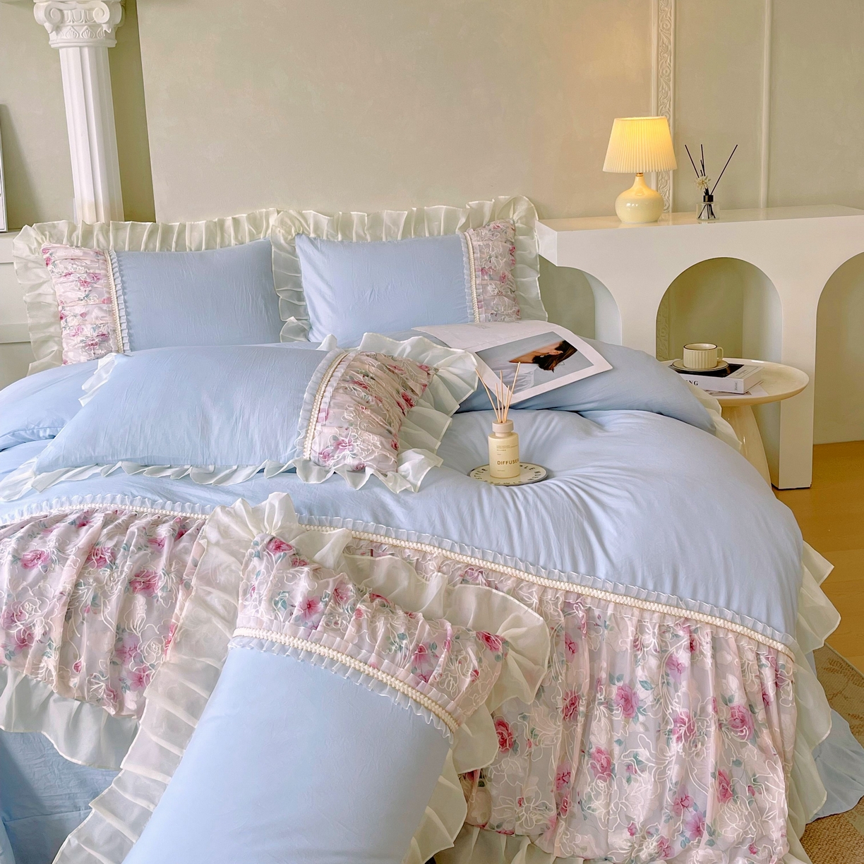 91家纺网 家纺一手货源 找家纺 大麦乐田 2025新款法式少女心水洗糯小棉公主风蕾丝花边四件套 米兰春天-浅兰