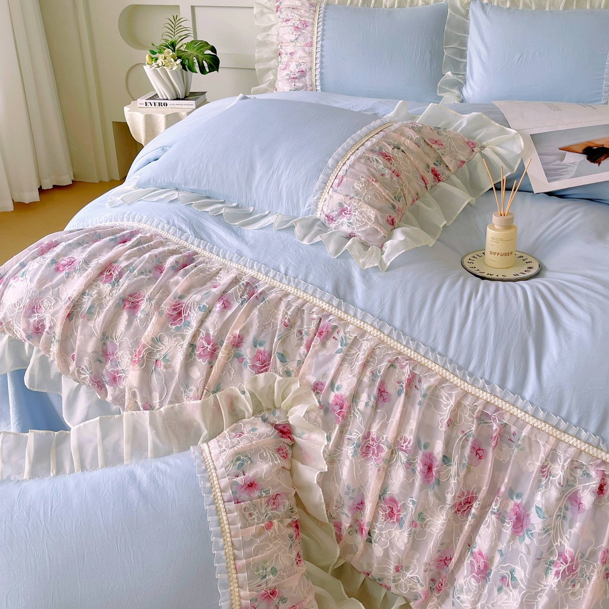 91家纺网 家纺一手货源 找家纺 大麦乐田 2025新款法式少女心水洗糯小棉公主风蕾丝花边四件套 米兰春天-浅兰