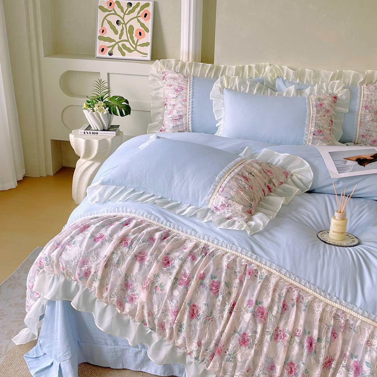 91家纺网 家纺一手货源 找家纺 大麦乐田 2025新款法式少女心水洗糯小棉公主风蕾丝花边四件套 米兰春天-浅兰