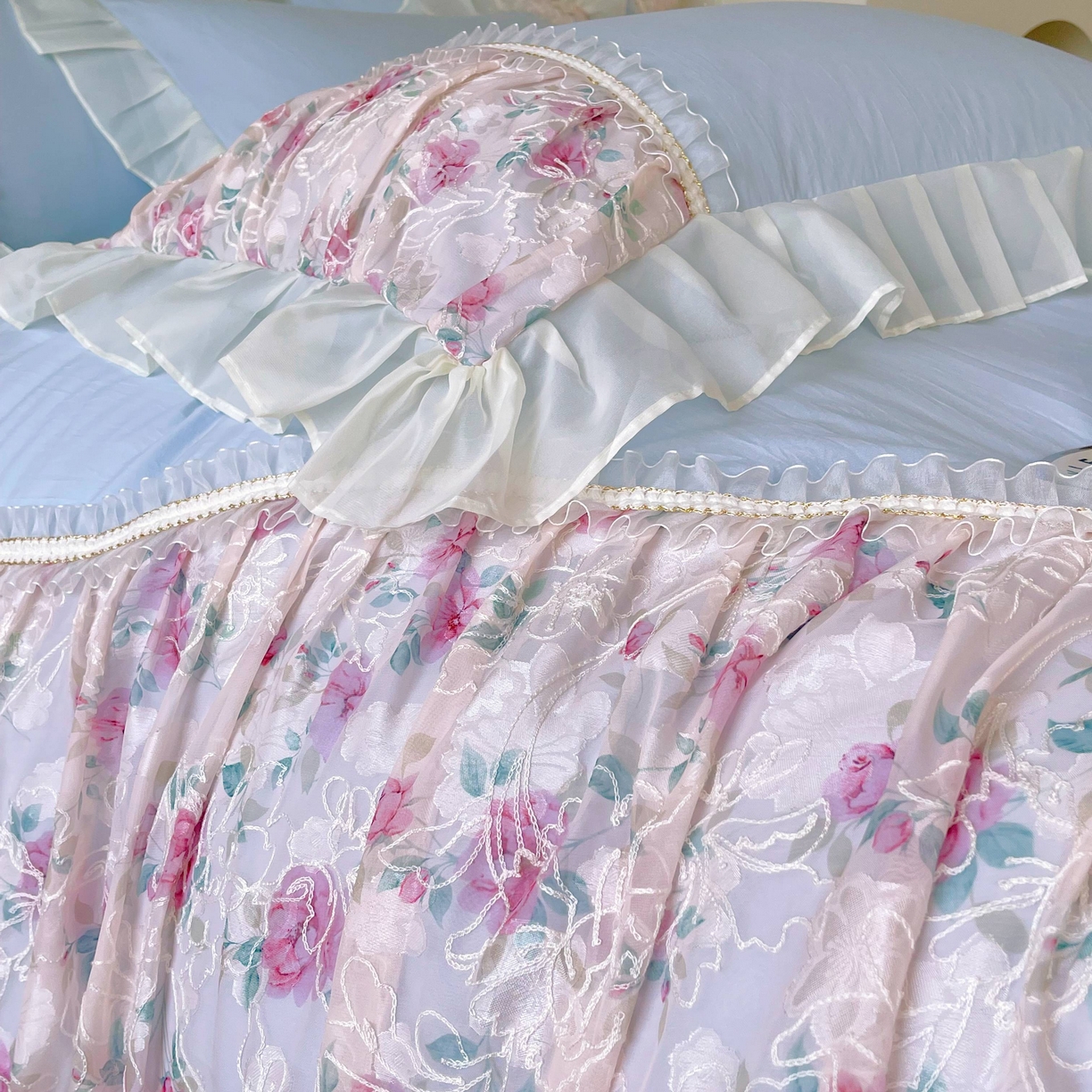 91家纺网 家纺一手货源 找家纺 大麦乐田 2025新款法式少女心水洗糯小棉公主风蕾丝花边四件套 米兰春天-浅兰